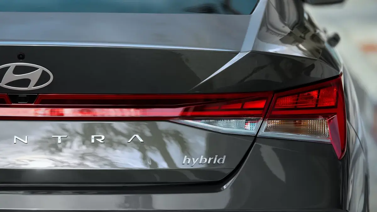 2025 Hyundai Elantra Hybrid exterior