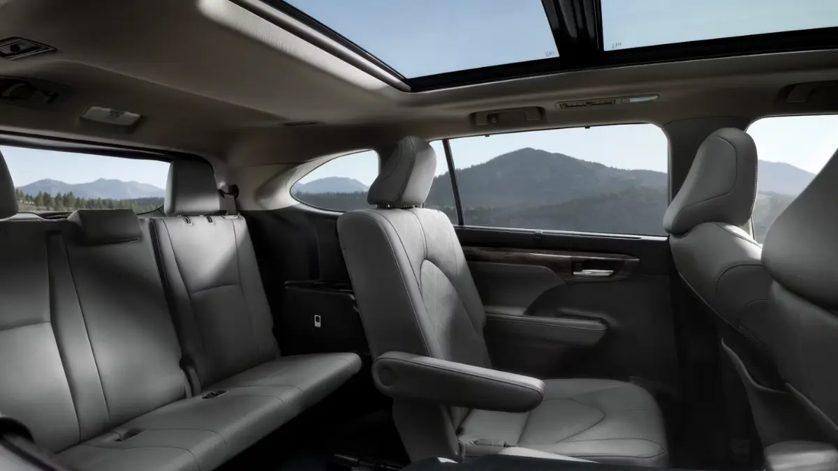 2025 Toyota Highlander Hybrid Interior