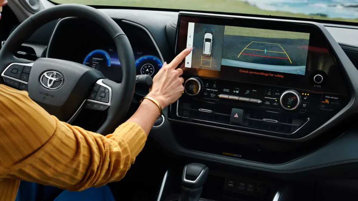 2025 Toyota Highlander Hybrid Interior