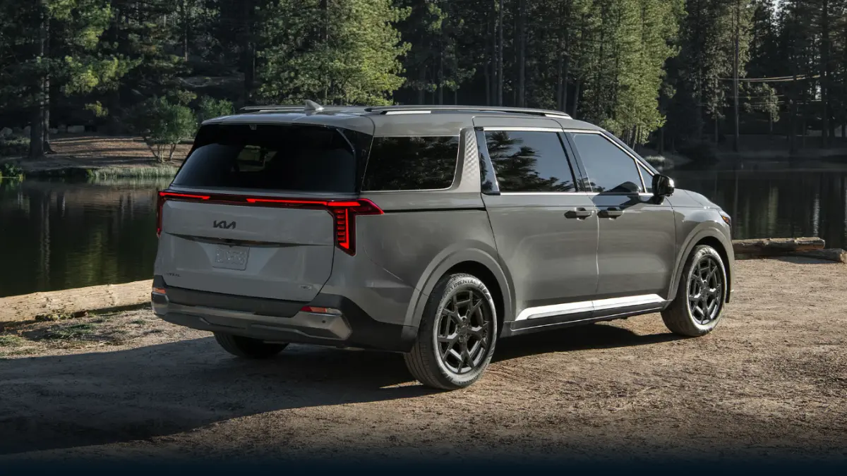 2025 Kia Carnival hybrid exterior