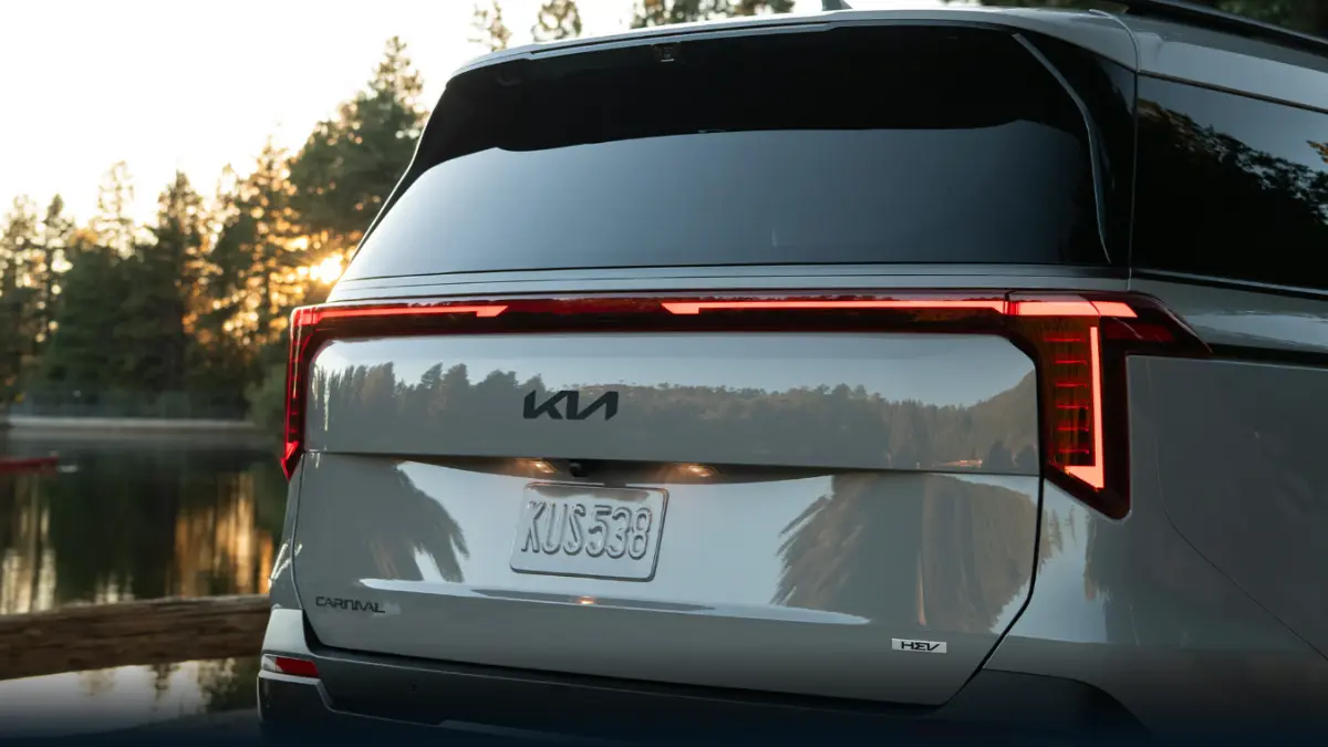 2025 Kia Carnival hybrid exterior