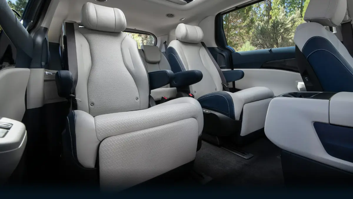 2025 Kia Carnival hybrid interior