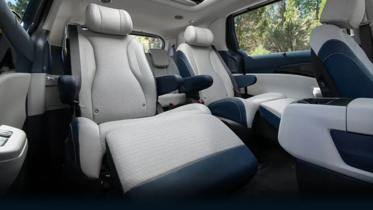 2025 Kia Carnival hybrid interior