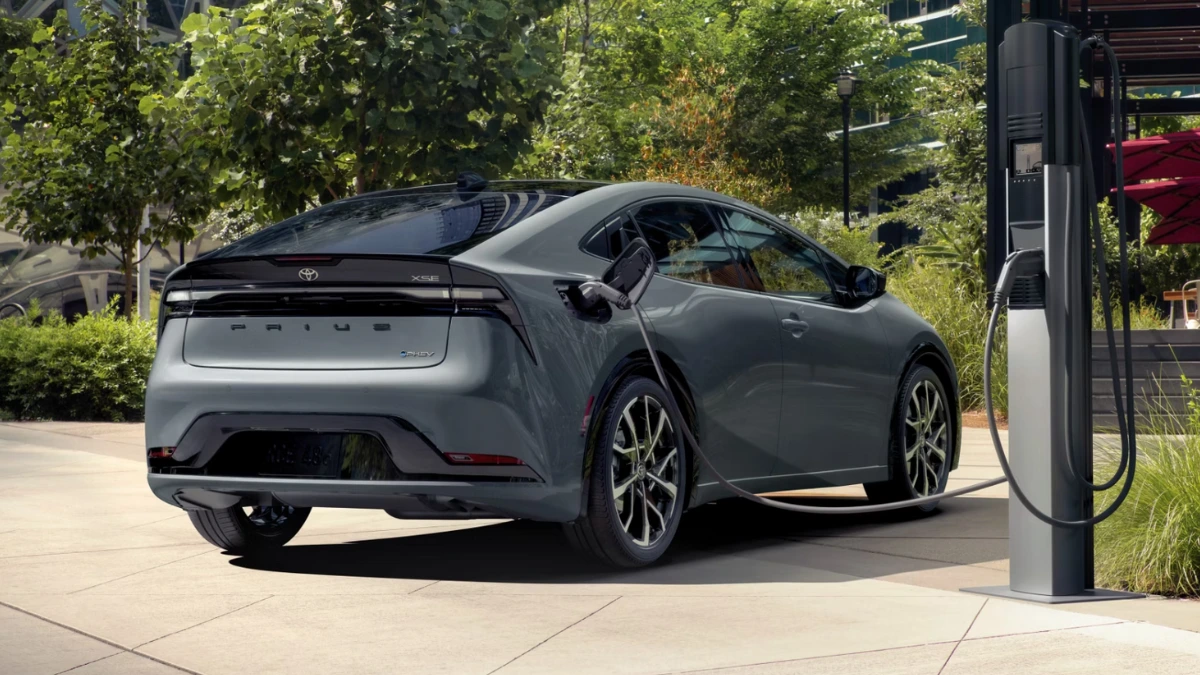 2025 Toyota Prius Plug-in Exterior