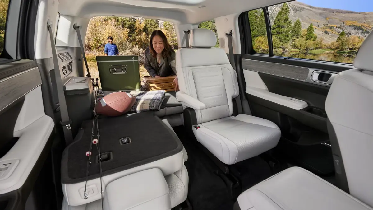 2025 Hyundai Santa Fe Hybrid interior